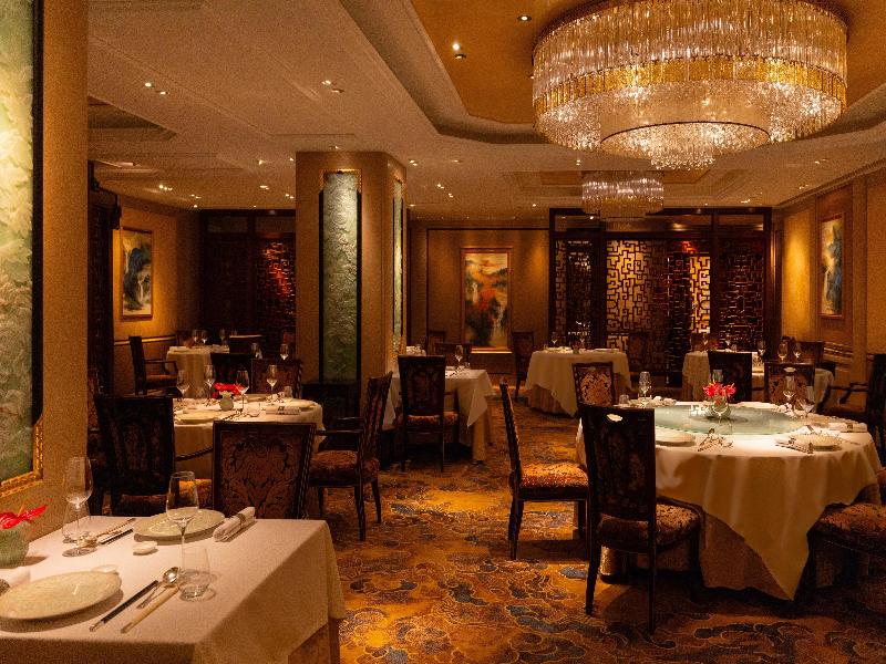 Shangri-La Hotel Paris image