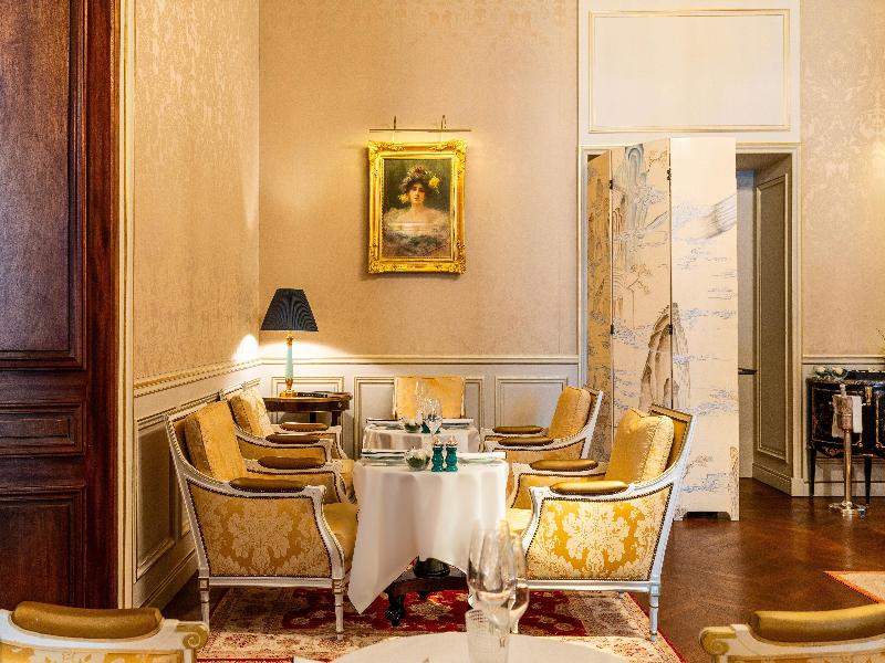Shangri-La Hotel Paris image