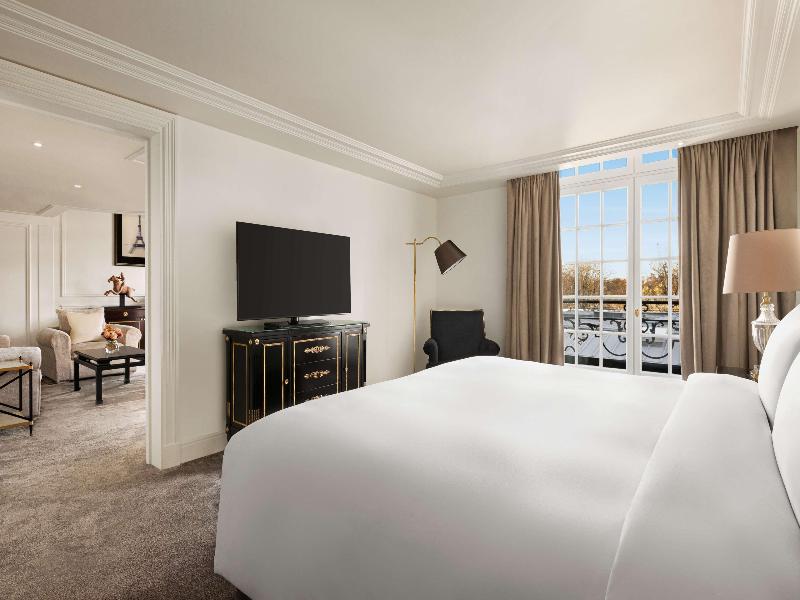Shangri-La Hotel Paris image