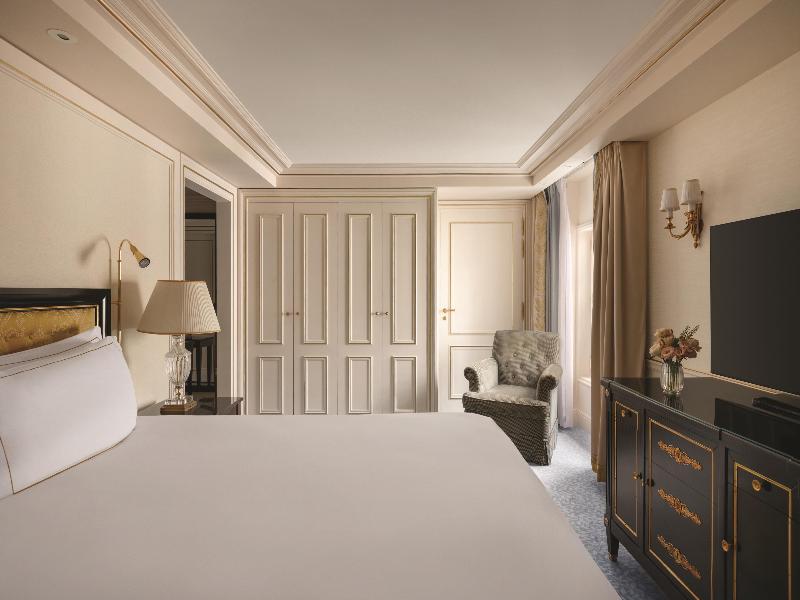 Shangri-La Hotel Paris image