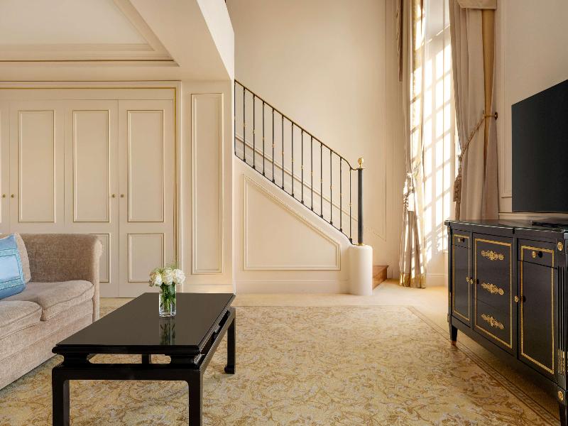 Shangri-La Hotel Paris image