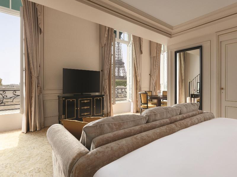 Shangri-La Hotel Paris image