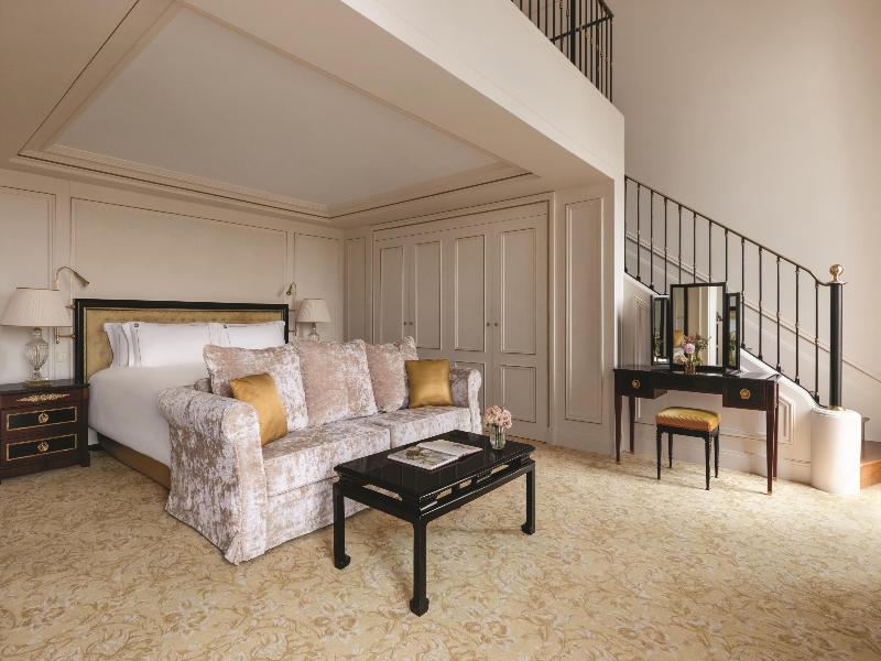 Shangri-La Hotel Paris image