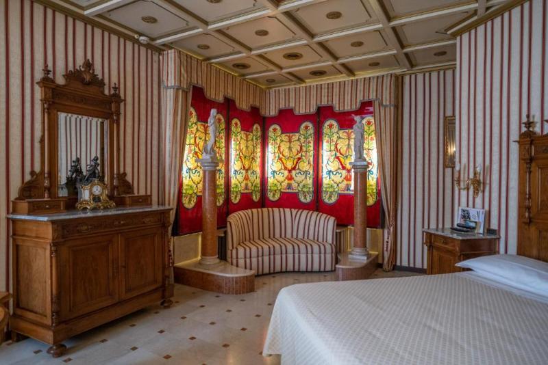 SUITE DELUXE KING BED