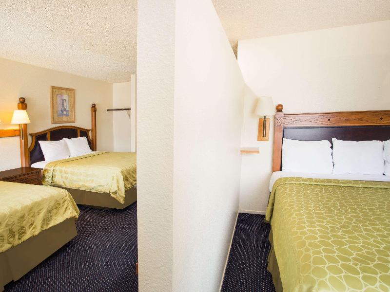 Travelodge by Wyndham Indio image