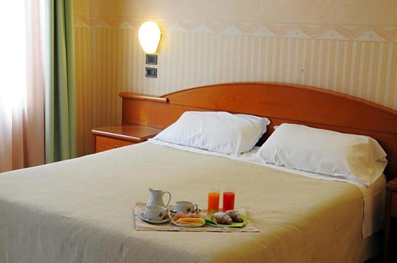 Hotel Button (Meublè) image