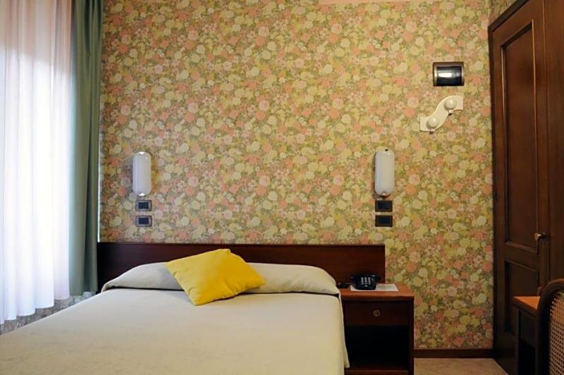 Hotel Button (Meublè) image