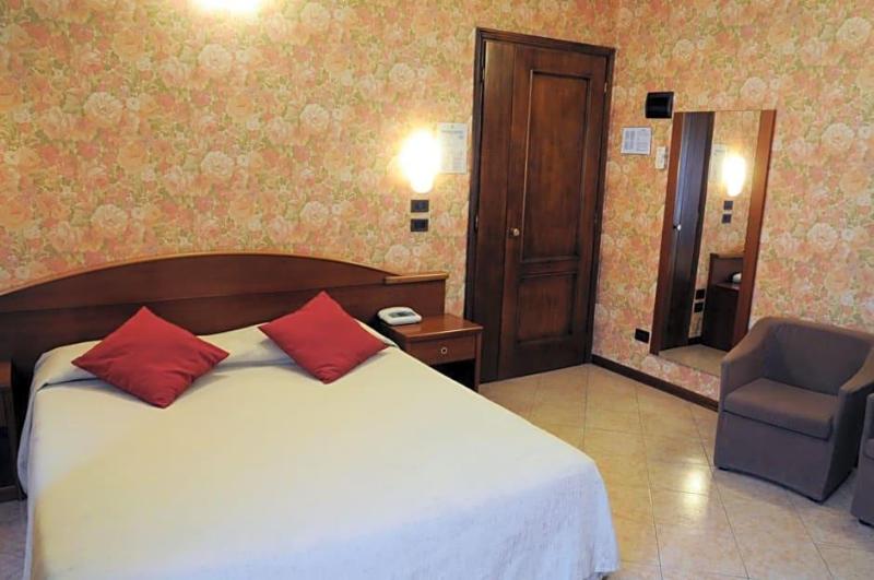 Hotel Button (Meublè) image