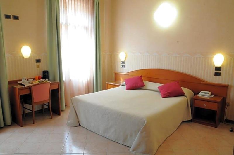 Hotel Button (Meublè) image