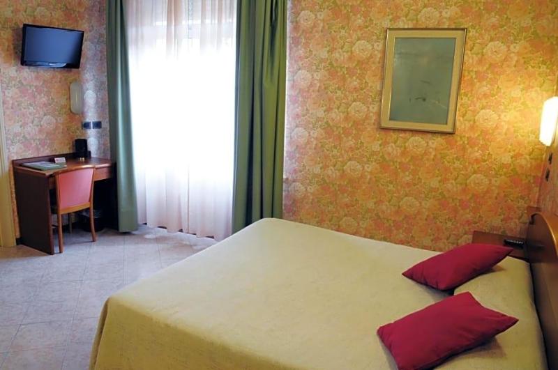 Hotel Button (Meublè) image