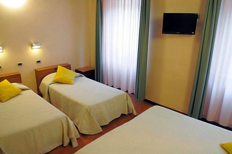 Hotel Button (Meublè) image