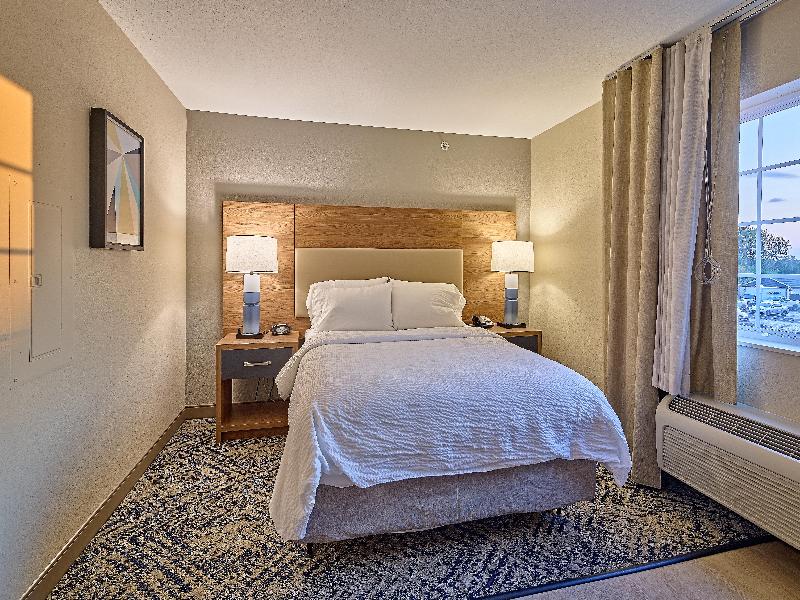 Candlewood Suites Peoria at Grand Prairie image