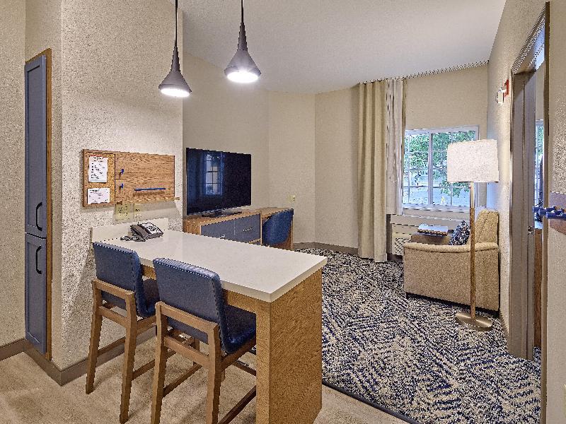 Candlewood Suites Peoria at Grand Prairie image