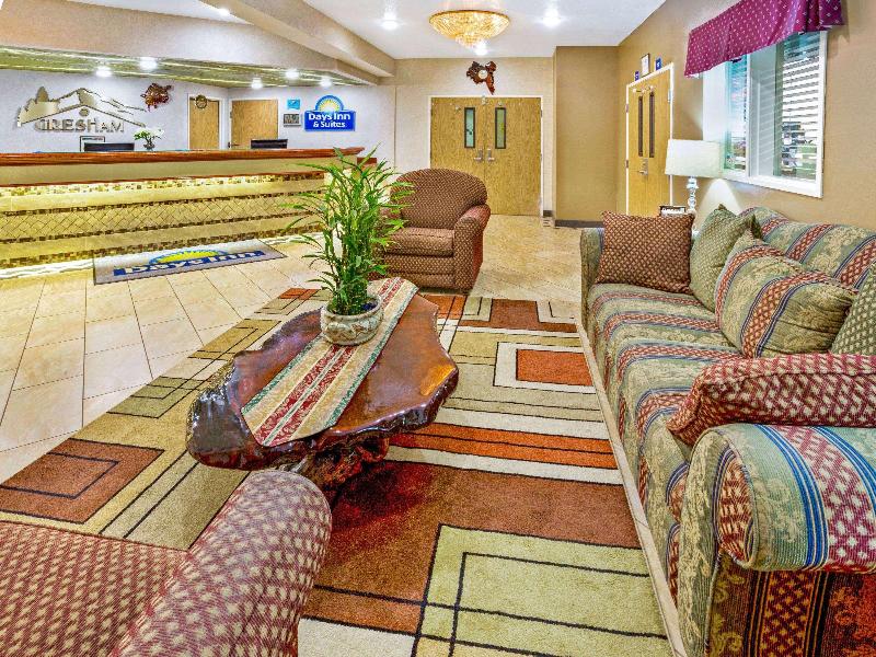 Days Inn & Suites by Wyndham Gresham image