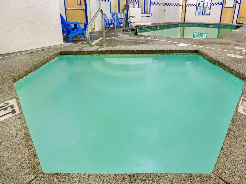 Days Inn & Suites by Wyndham Gresham image