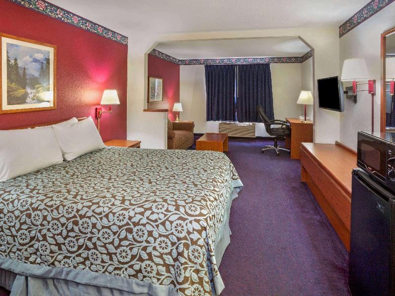 Days Inn & Suites by Wyndham Gresham image