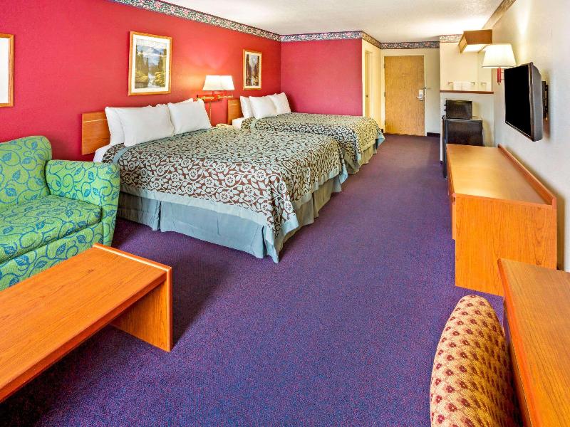 Days Inn & Suites by Wyndham Gresham image