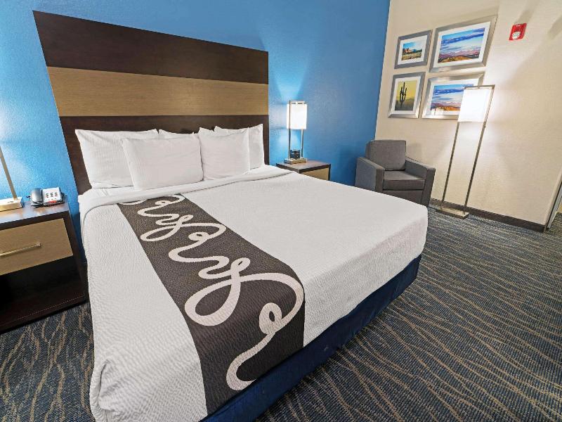 La Quinta Inn & Suites Phoenix I-10 West image