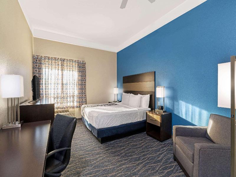 La Quinta Inn & Suites Phoenix I-10 West image
