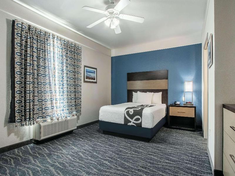 La Quinta Inn & Suites Phoenix I-10 West image