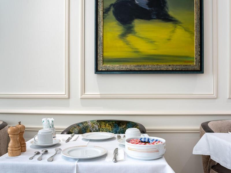 Queens Hotel image