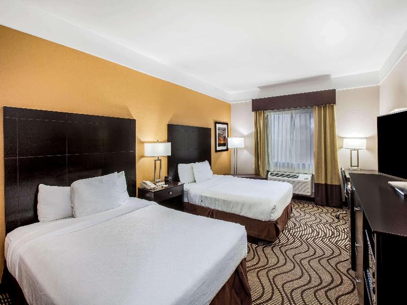 La Quinta Inn Suites By Wyndham Pasadena image