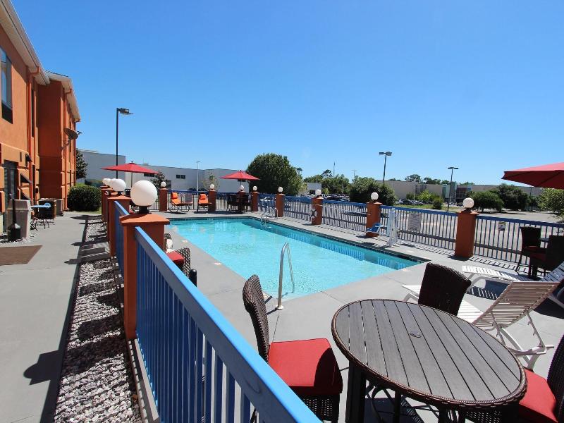 Luxury Suites Pensacola