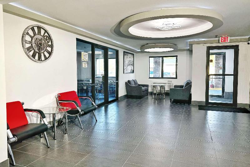 Super 8 by Wyndham Peoria image