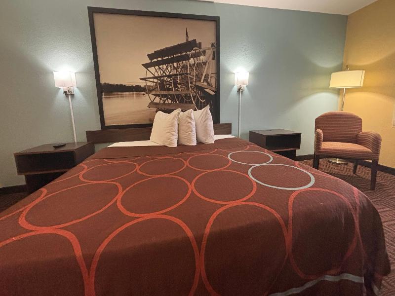 Super 8 by Wyndham Peoria image