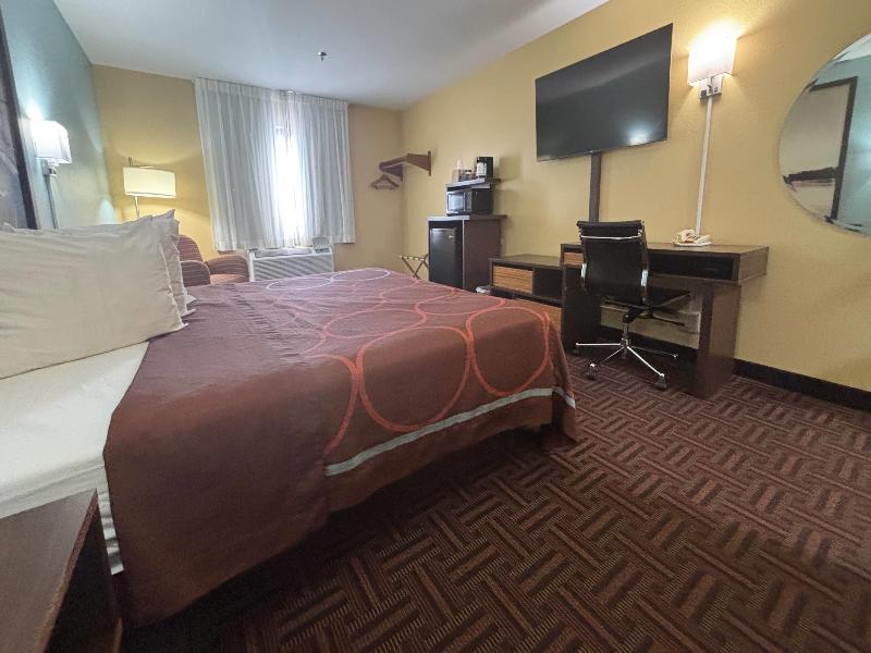 Super 8 by Wyndham Peoria image