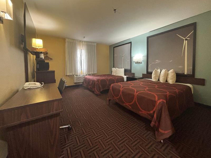 Super 8 by Wyndham Peoria image