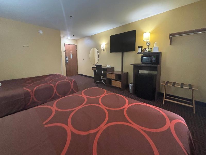 Super 8 by Wyndham Peoria image