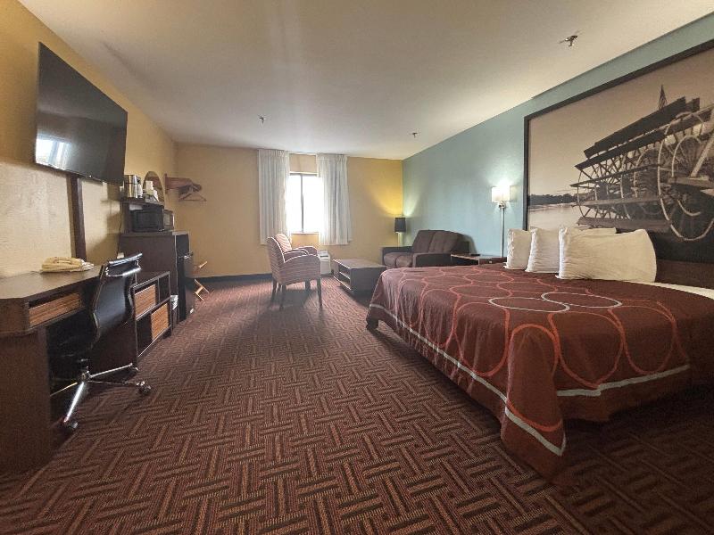 Super 8 by Wyndham Peoria image