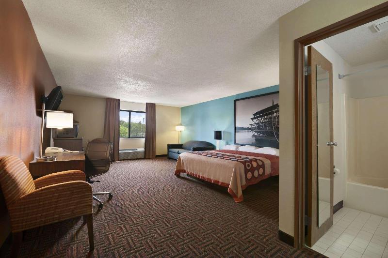 Super 8 by Wyndham Peoria image