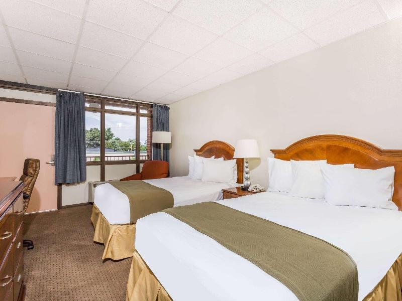 QUADRUPLE TWO DOUBLE BEDS NON SMOKING