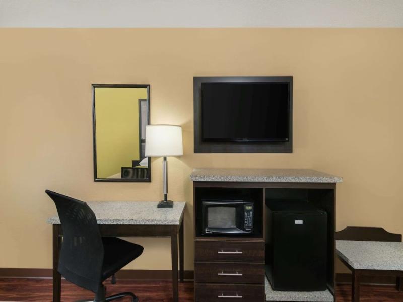 Super 8 By Wyndham Raleigh North East image