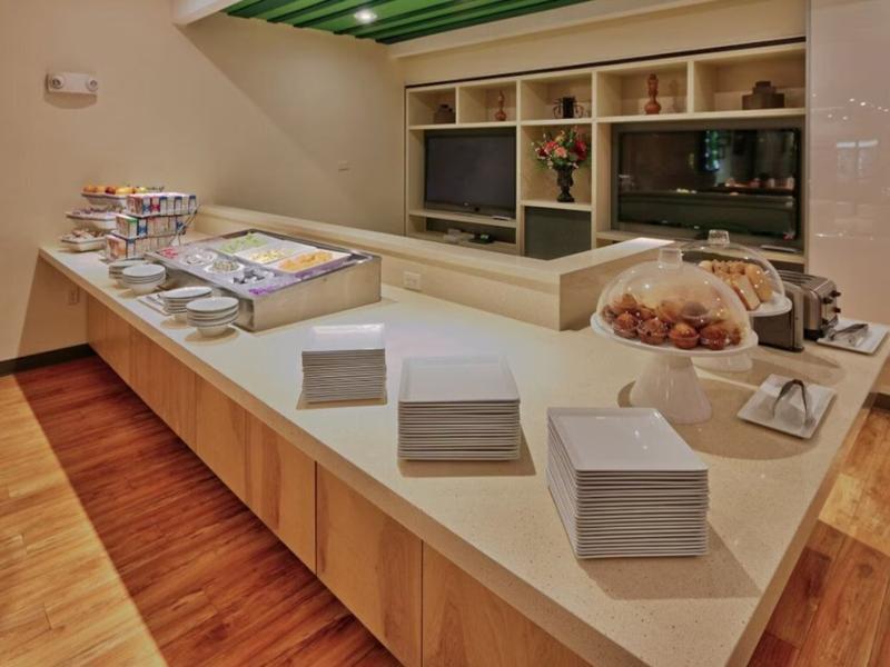 Holiday Inn Roswell image
