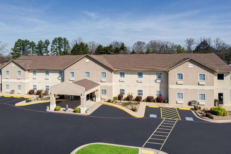 DAYS INN AND SUITES - CABOT