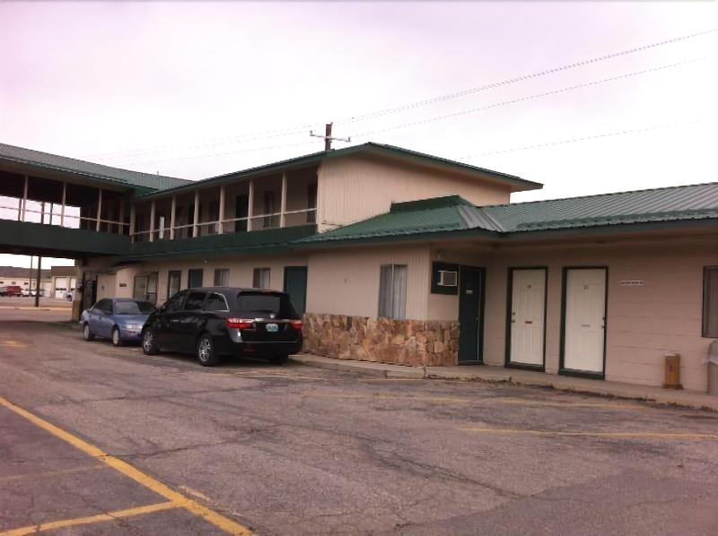 Silver Spur Motel Lander image