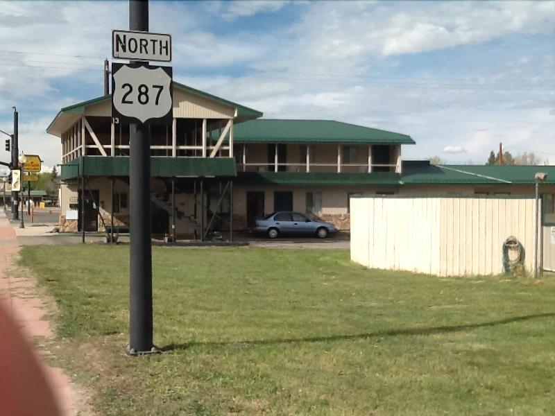 Silver Spur Motel Lander image