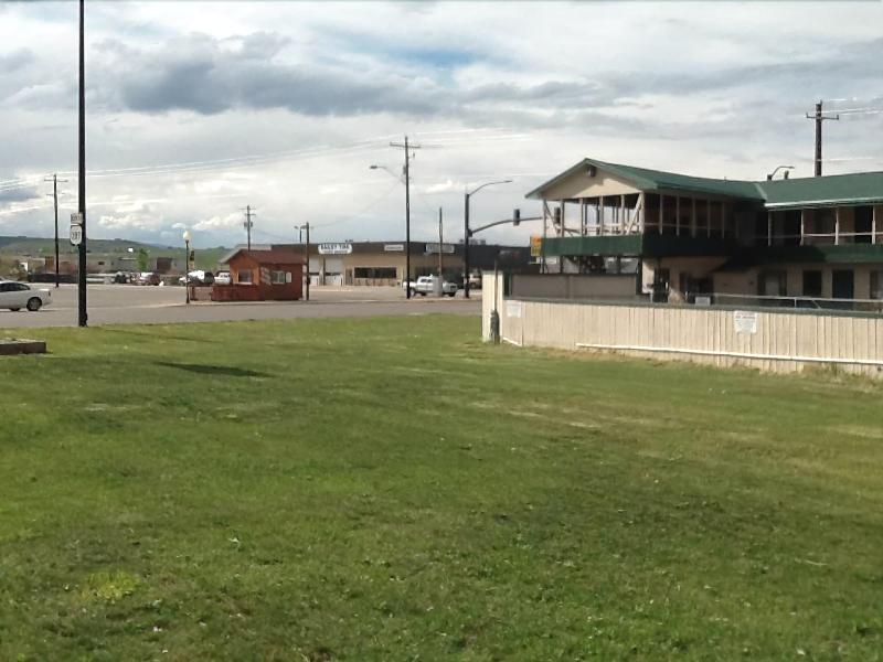 Silver Spur Motel Lander image 4
