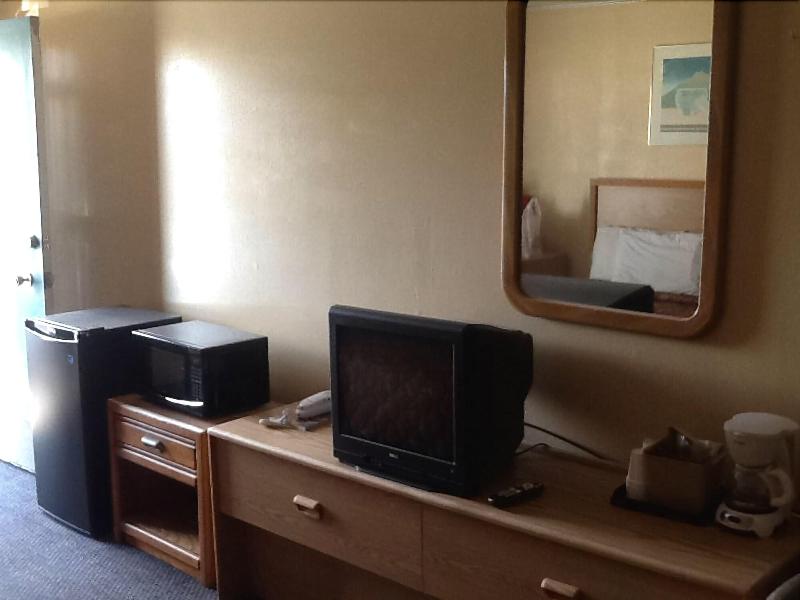 Silver Spur Motel Lander image