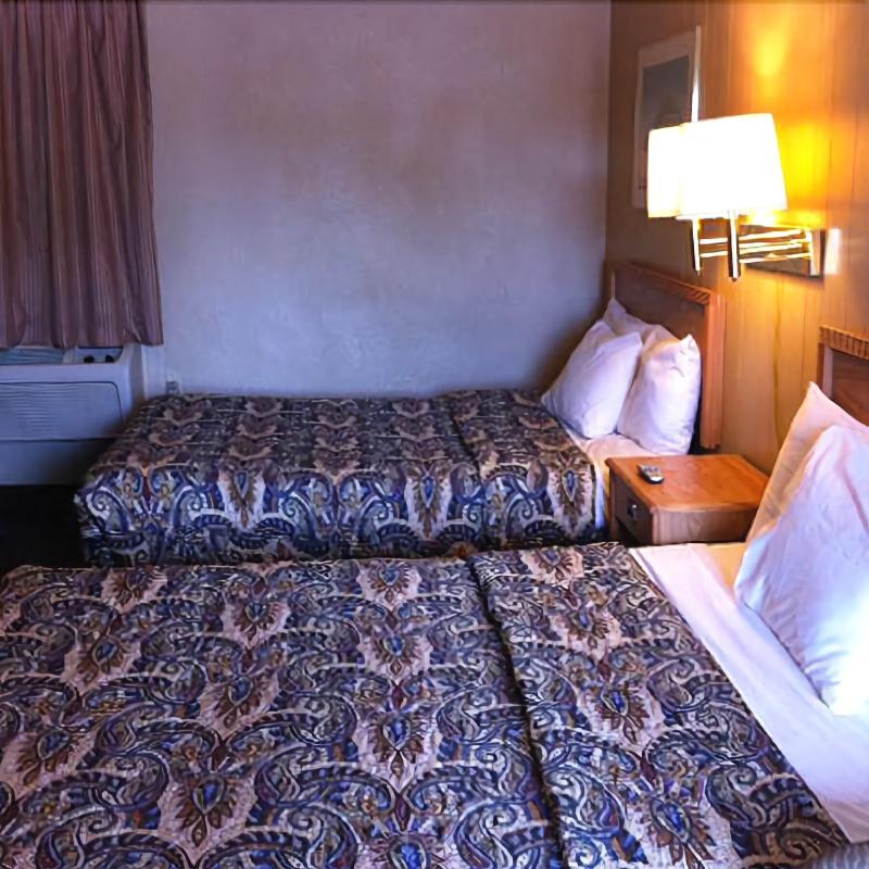 Silver Spur Motel Lander image