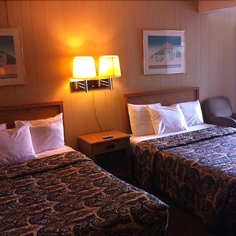 Silver Spur Motel Lander image