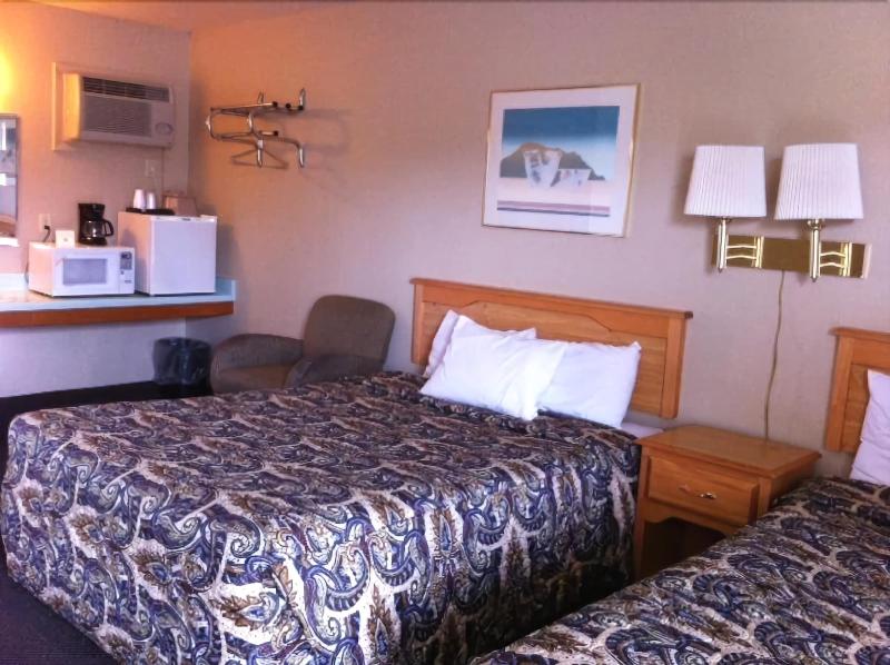 Silver Spur Motel Lander image