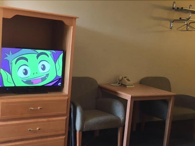 Silver Spur Motel Lander image 3