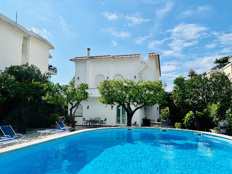 Villa Sorrento Resort image