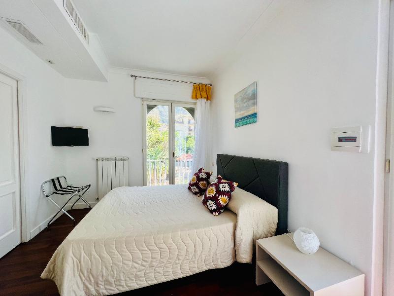 Villa Sorrento Resort image