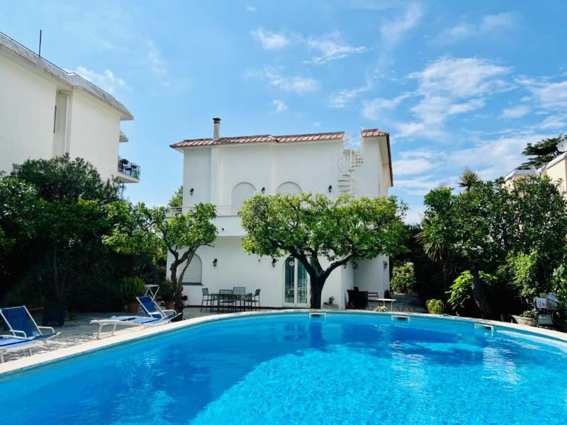 Villa Sorrento Resort image