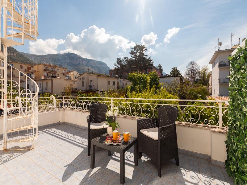 Villa Sorrento Resort image